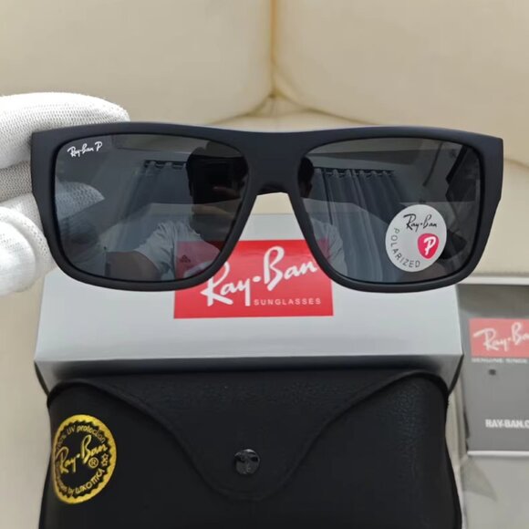 Ray-Ban Wayfarer Sunglasses | Matte Black | Polarized - Picture 1 of 4
